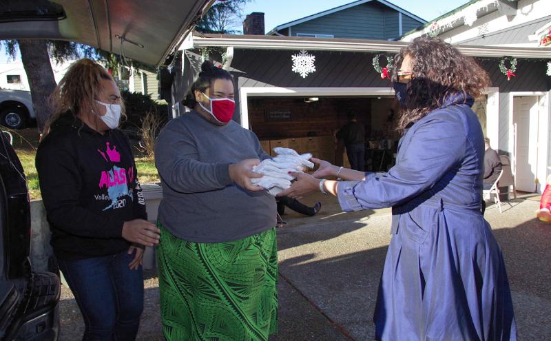 UTOPIA Washington distributes the Port's surplus masks
